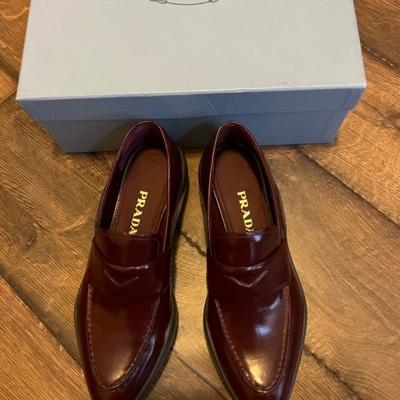 NIB gorgeous unique Prada spazzilato slip on loafers size 37/ US 7!!! 🤎 - Picture 1 of 5